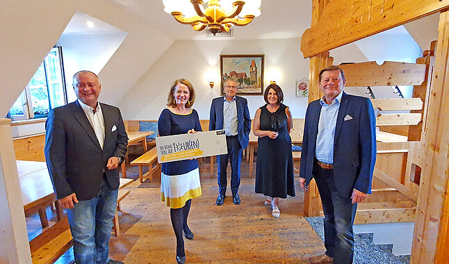 Abschluss der großen Infotour im Bezirk Mödling. v.l.: Hans Stefan Hintner, Christiane Teschl-Hofmeister, Alexander Nowotny, Franziska Olischer und Martin Czeiner.